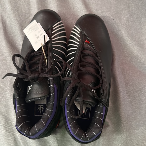 Adidas T-Mac 3 Raptors Restomod Size US 9.5 - Picture 3 of 4